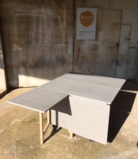 Mesa dobrável em valchromat e faia - Table pliante et modulable en valchromate et hêtre