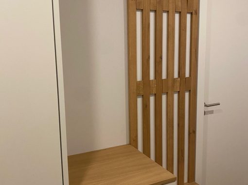 Móvel de entrada com cabide