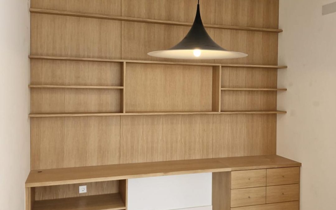 Secretaria e estante